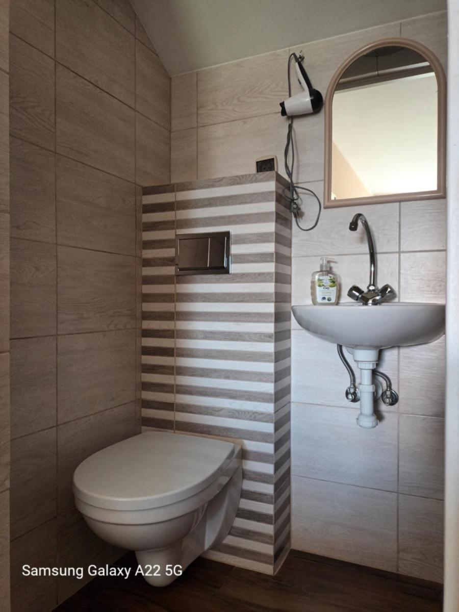 Apartamenty i pokoje u Kryni - Housity