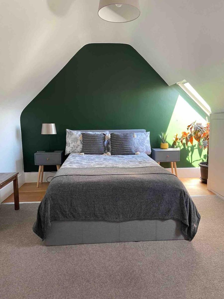Bright Victorian flat in Manor Park, East London - Housity