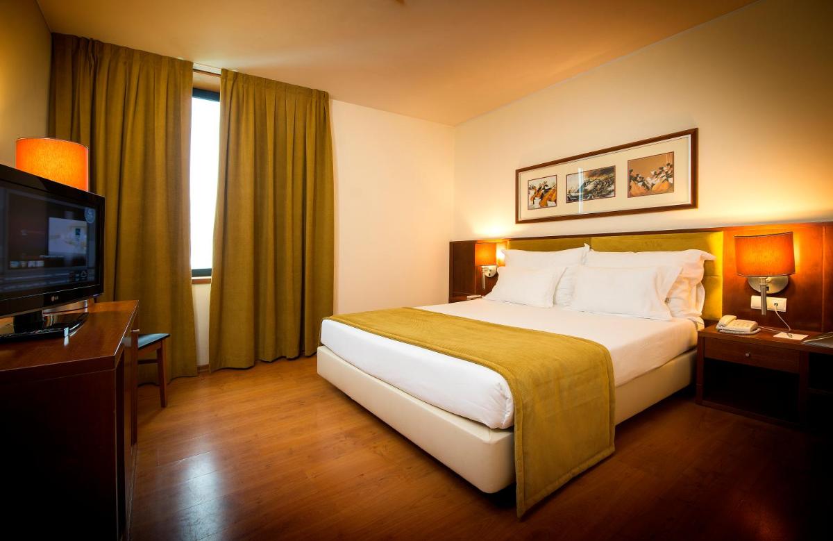Uma cama ou camas num quarto em Vila Gale Opera