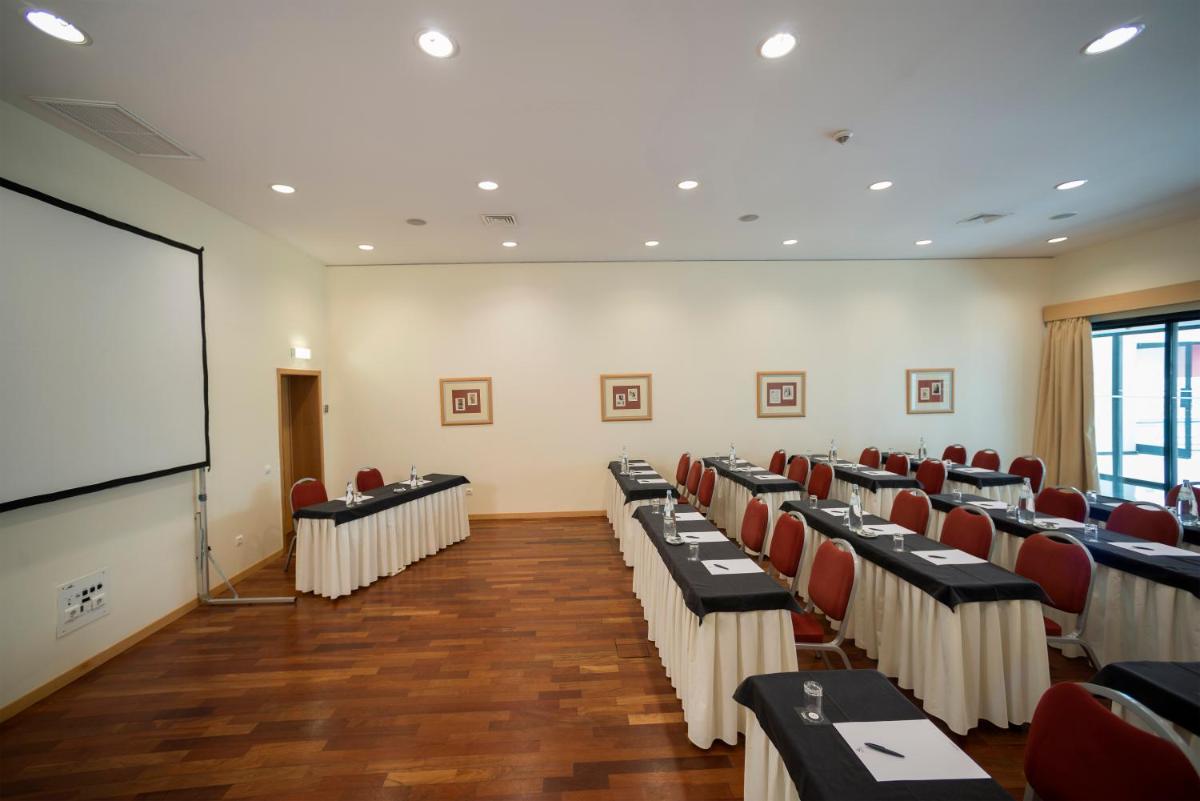 A área empresarial e/ ou a sala de conferências de Vila Gale Opera