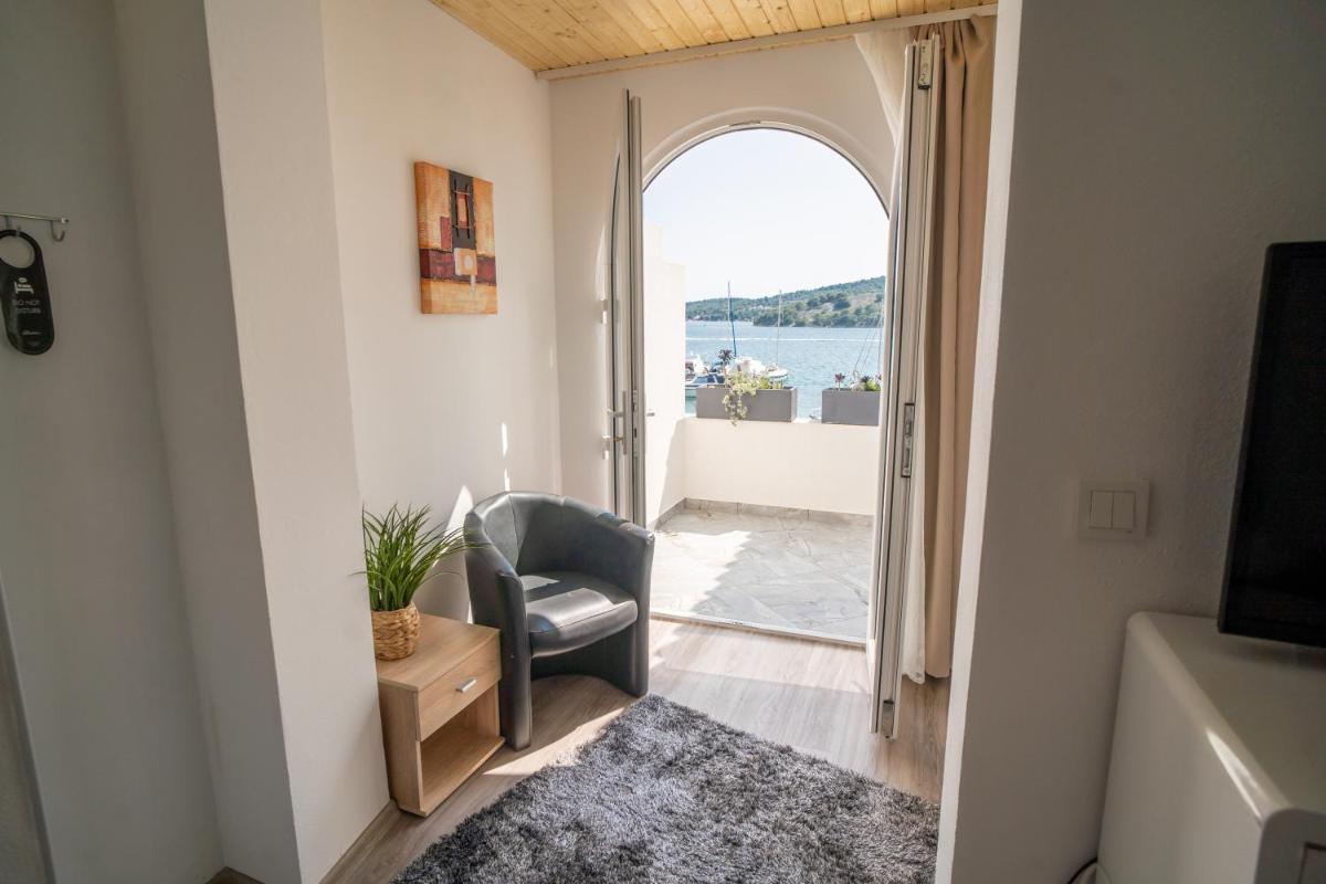 Irene Bed & Breakfast Tisno - Housity
