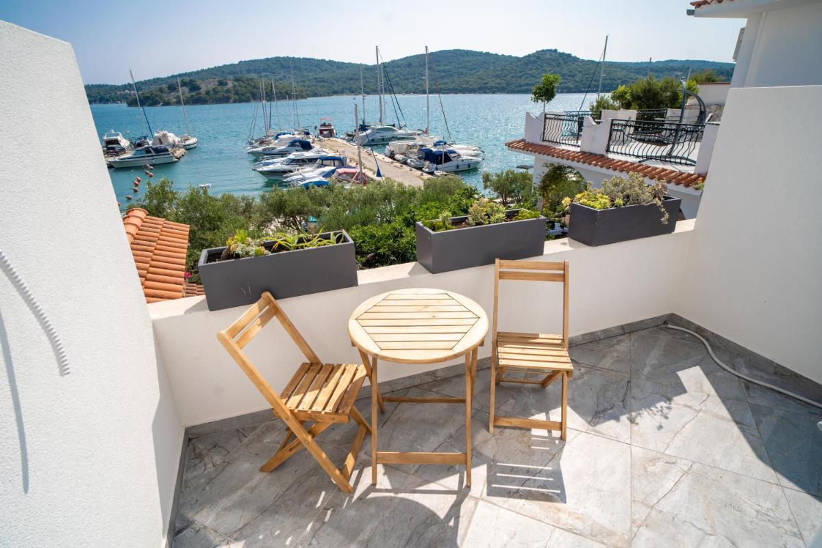 Irene Bed & Breakfast Tisno - Housity