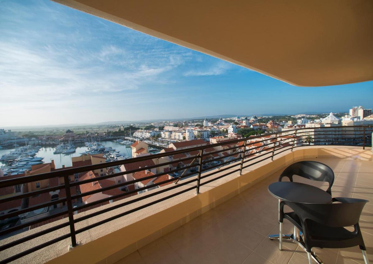 Uma varanda ou terraço em Vila Gale Marina