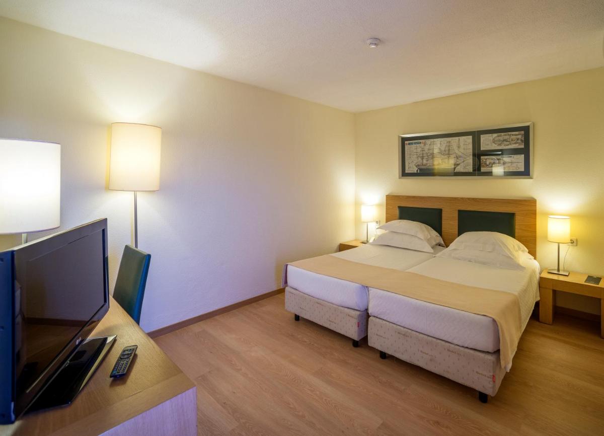 Uma cama ou camas num quarto em Vila Gale Marina