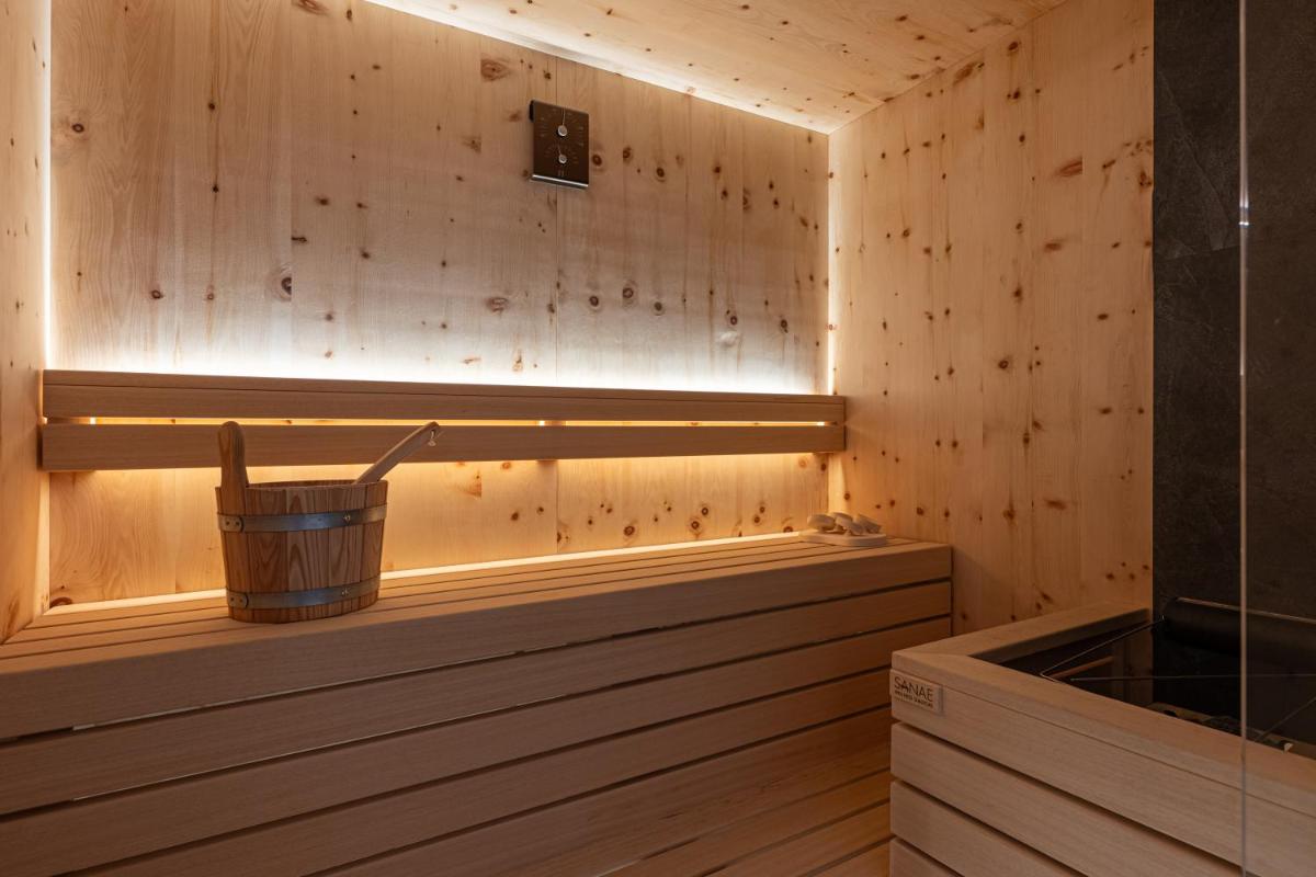 Hotel alle Rose Family inspired garden and SPA - Housity
