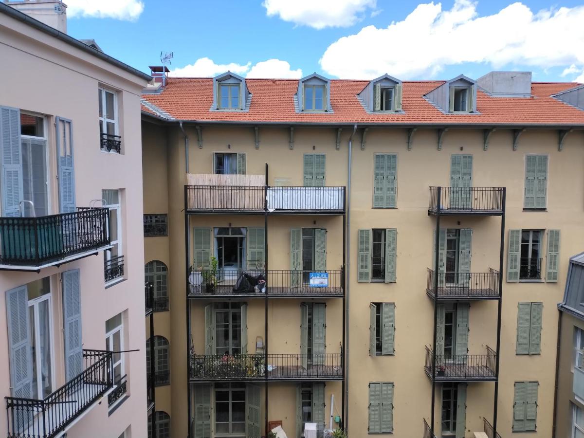 Chez Brigitte Guesthouse - Housity