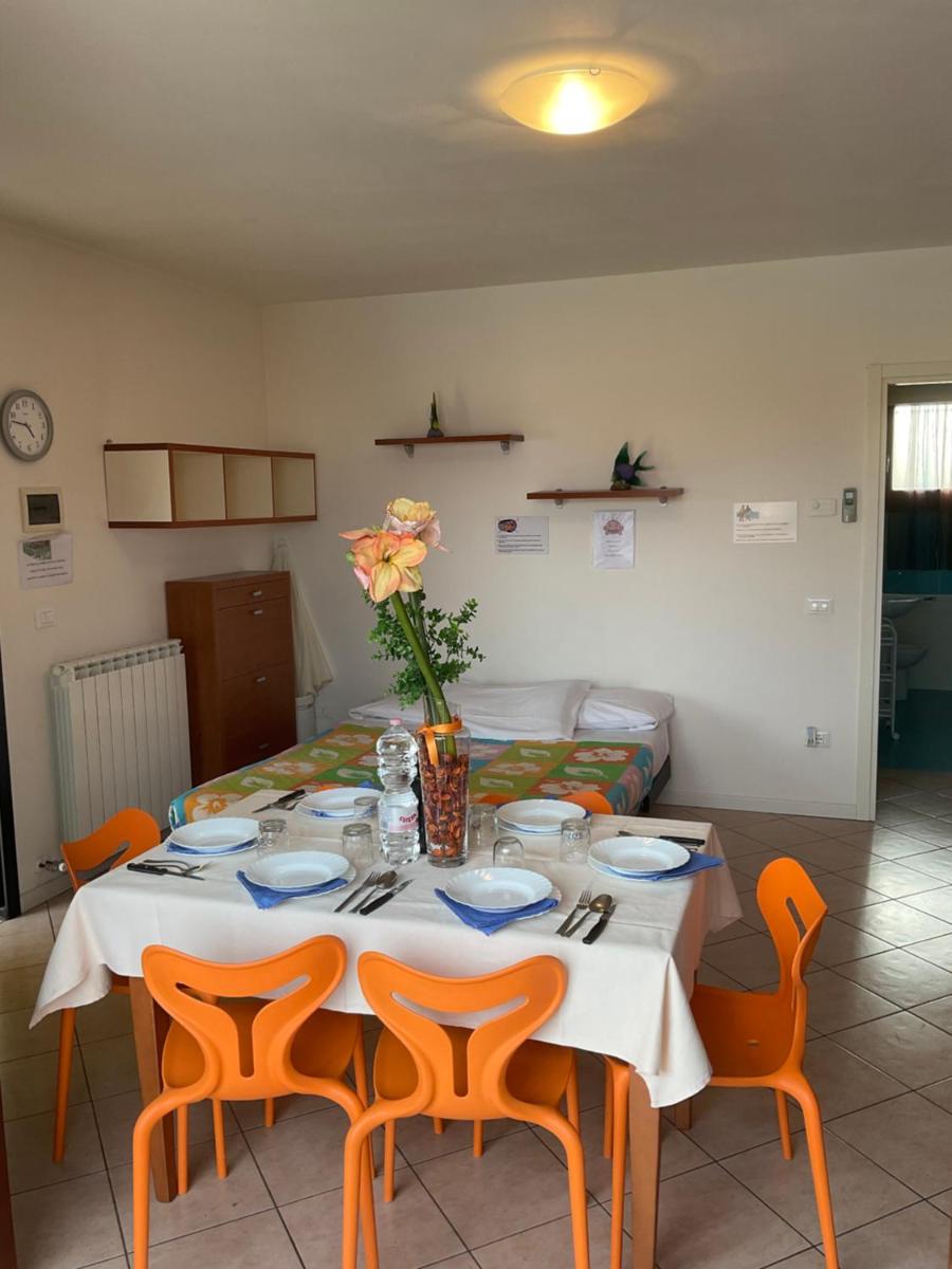 HOTEL - APARTMENTS SUITE BOLOGNESE- With Sea view - Attached to the Levante Beach - With ultra-Fast Wi-Fin - With two bicycles you can use - With Garage for your car - With Dishwasher and Air Conditioning - Housity