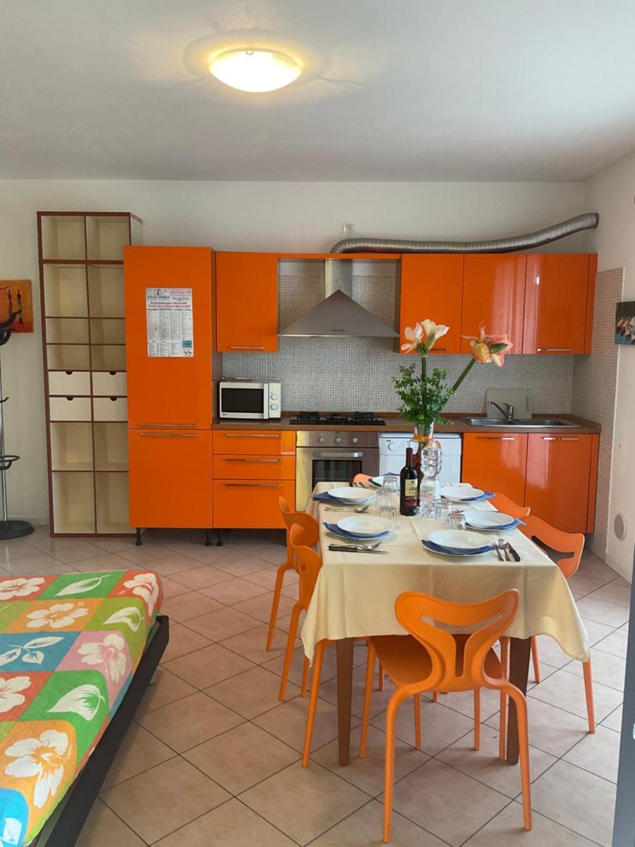 HOTEL - APARTMENTS SUITE BOLOGNESE- With Sea view - Attached to the Levante Beach - With ultra-Fast Wi-Fin - With two bicycles you can use - With Garage for your car - With Dishwasher and Air Conditioning - Housity