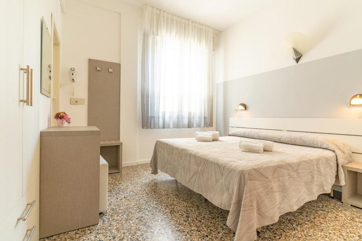 American Hotel - Housity