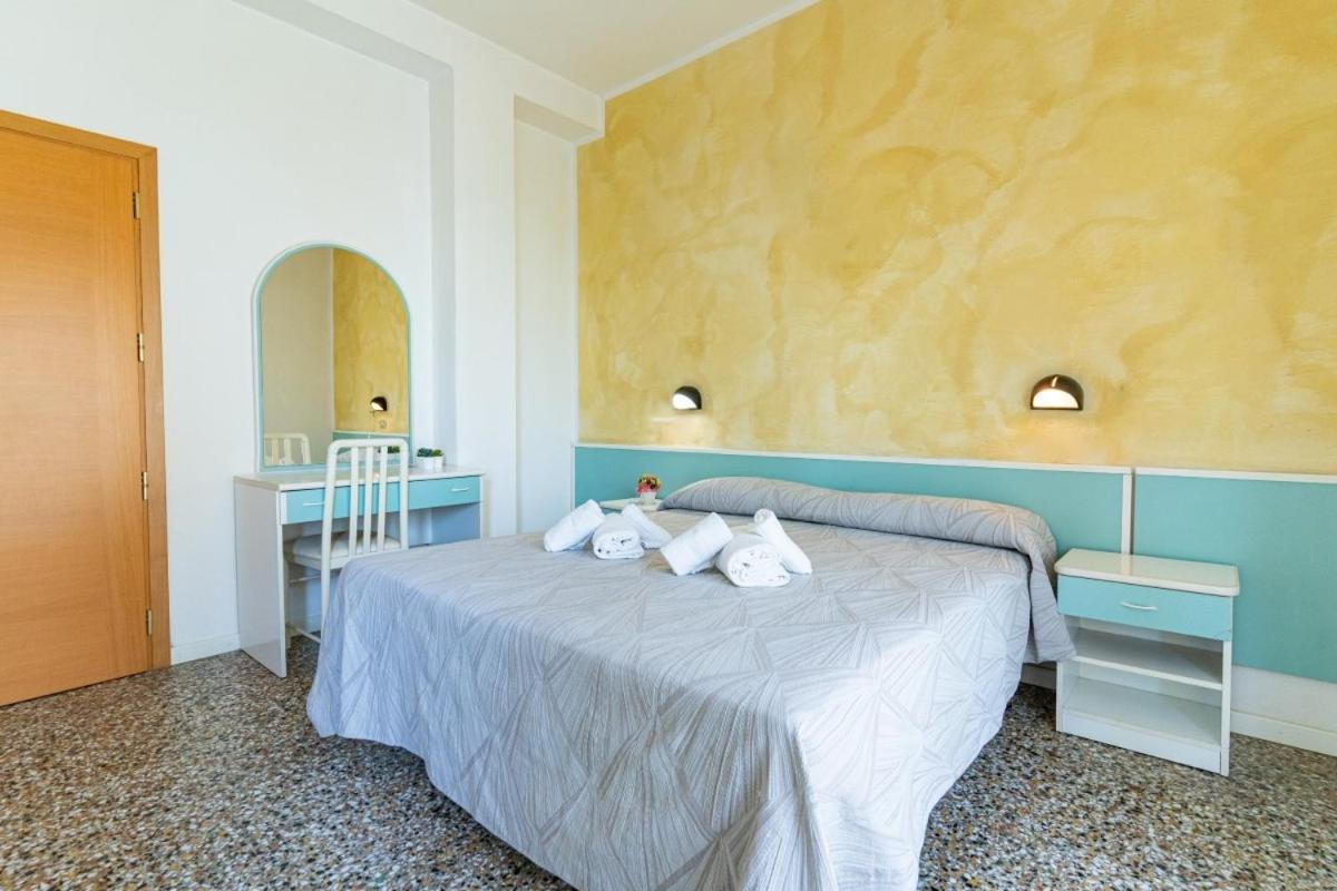 American Hotel - Housity