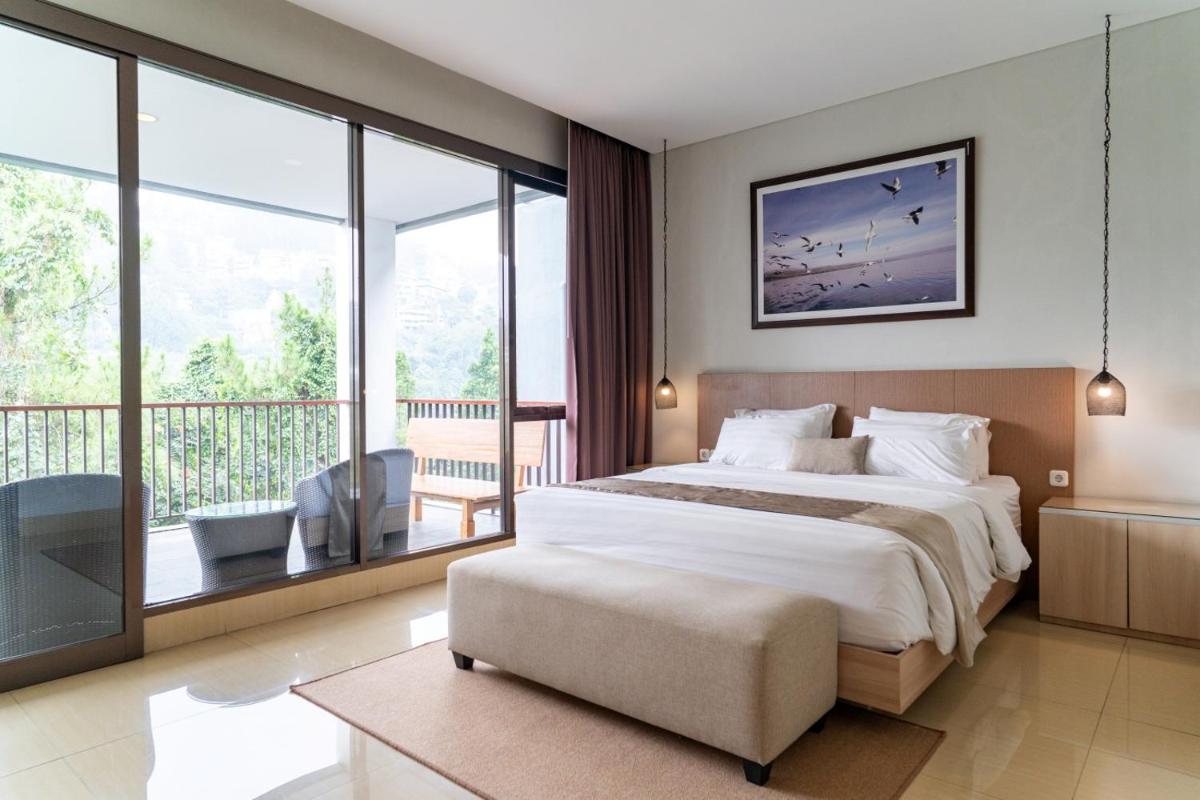 Narwastu Hill View Villa 6 Bedrooms With a Private Swimming Pool and a Movie Room - Hizvo