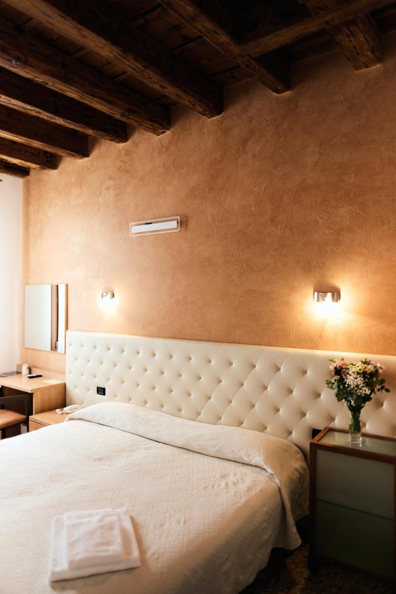 Hotel Roma - Housity