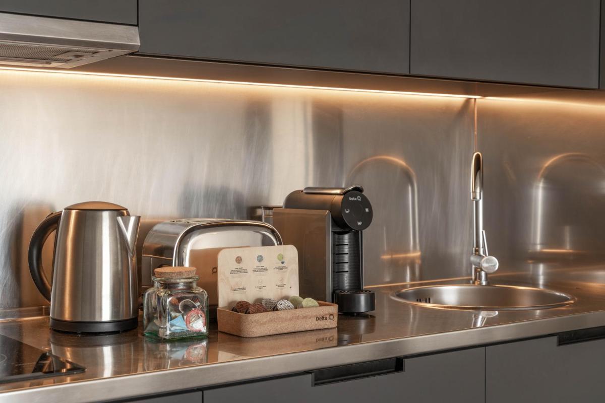 A cozinha ou kitchenette de Memmo Baleeira - Design Hotels