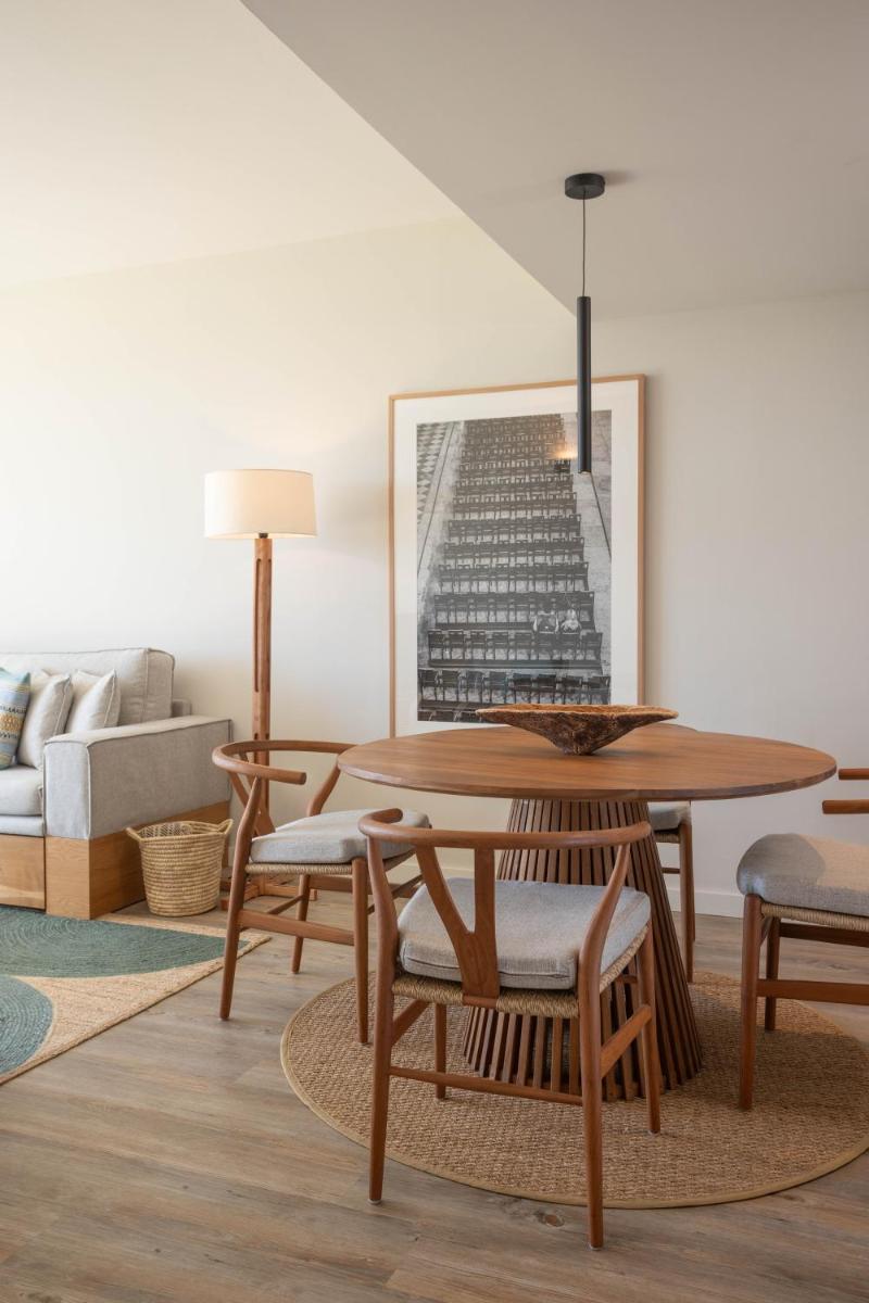 Uma área de estar em Memmo Baleeira - Design Hotels