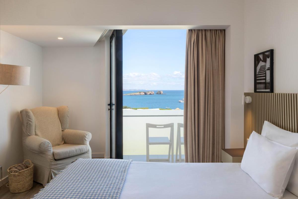 Uma cama ou camas num quarto em Memmo Baleeira - Design Hotels