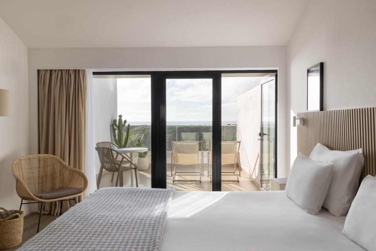 Uma cama ou camas num quarto em Memmo Baleeira - Design Hotels