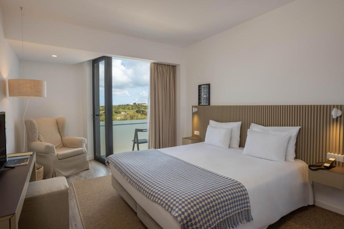 Uma cama ou camas num quarto em Memmo Baleeira - Design Hotels
