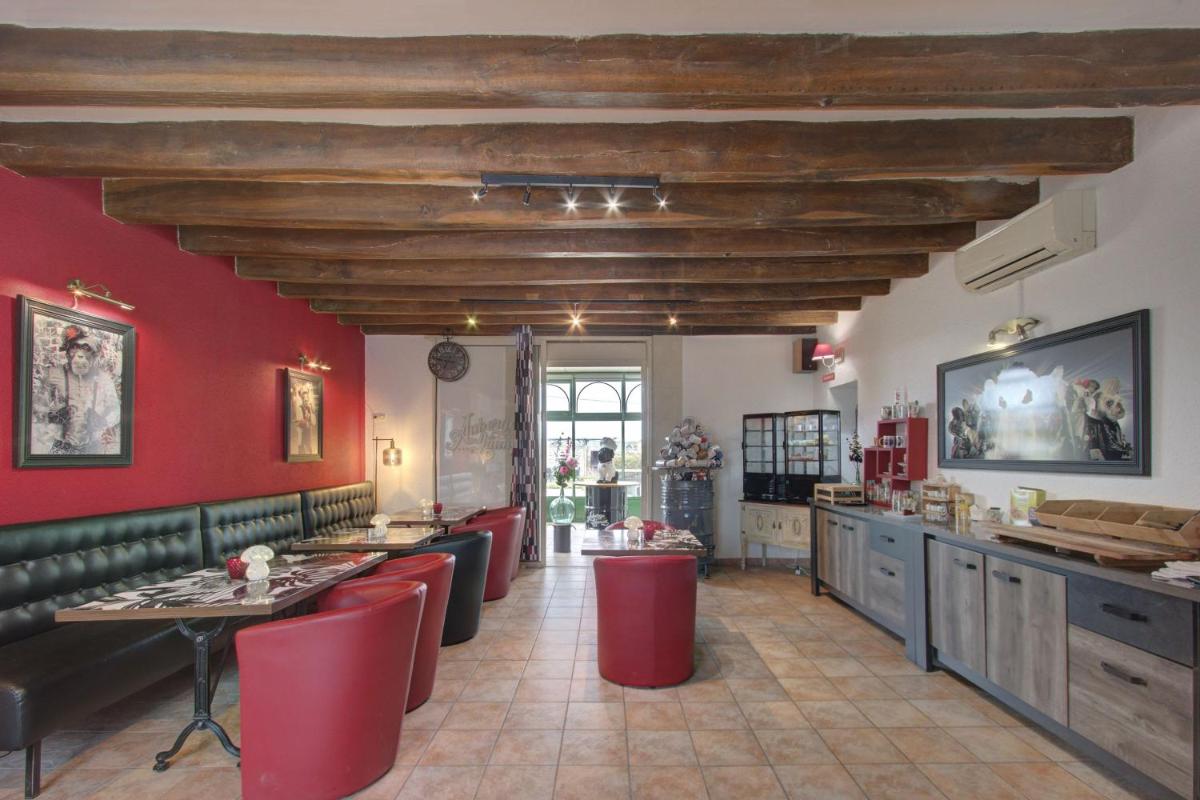 Logis Auberge De Launay - Housity