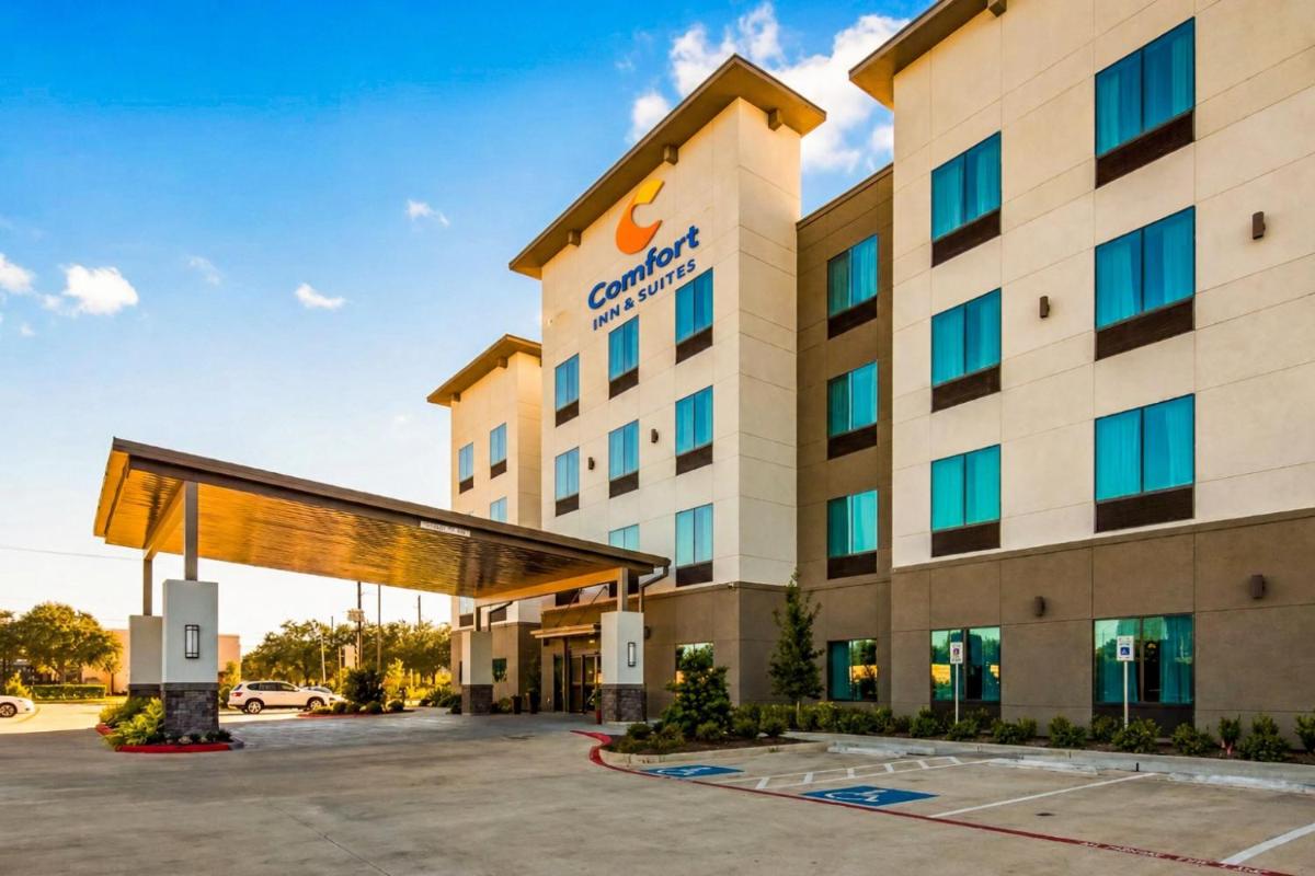 Comfort Inn & Suites Houston I-45 North - IAH - Housity