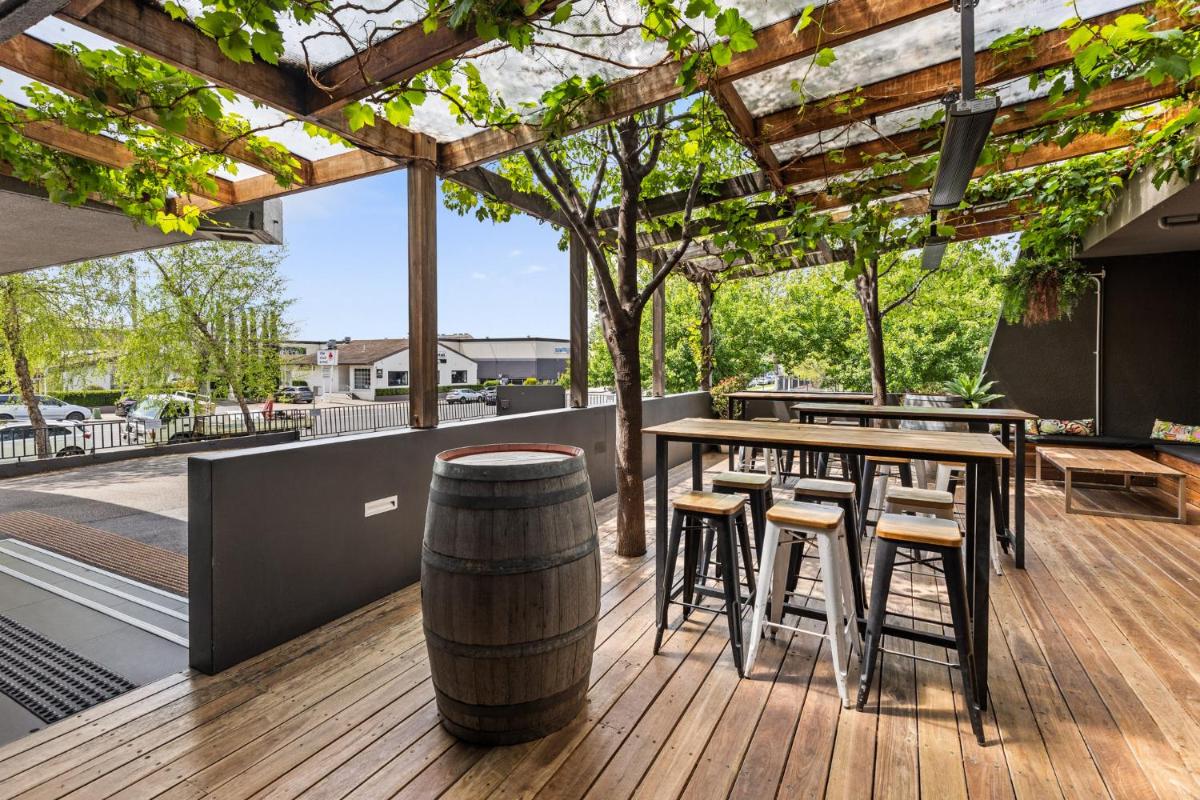 Townhouse Hotel - Housity