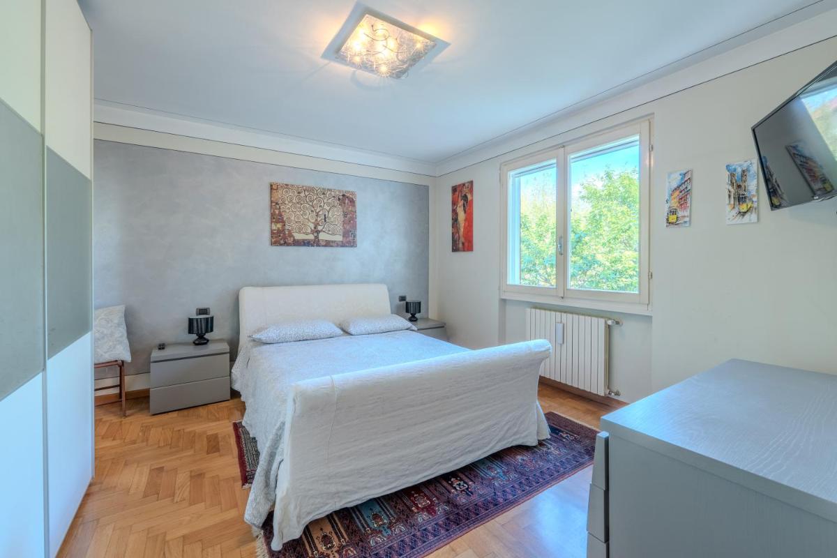 Villa Garibaldi with Private Garden - Housity