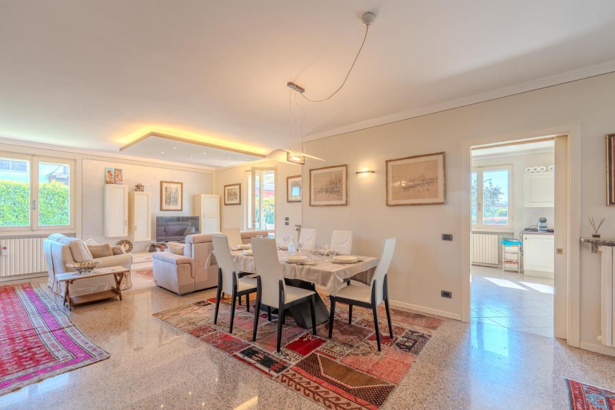 Villa Garibaldi with Private Garden - Housity