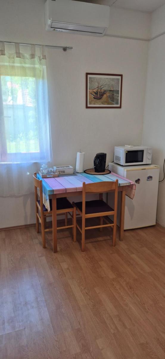 Benkovac sobe - Housity