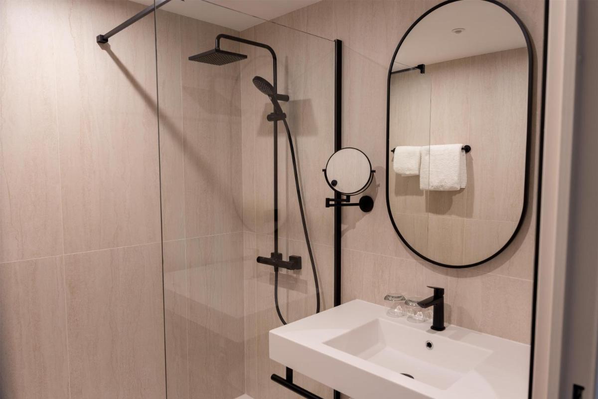Salle de bains dans l'établissement Le Relais de La Malmaison, a member of Radisson Individuals