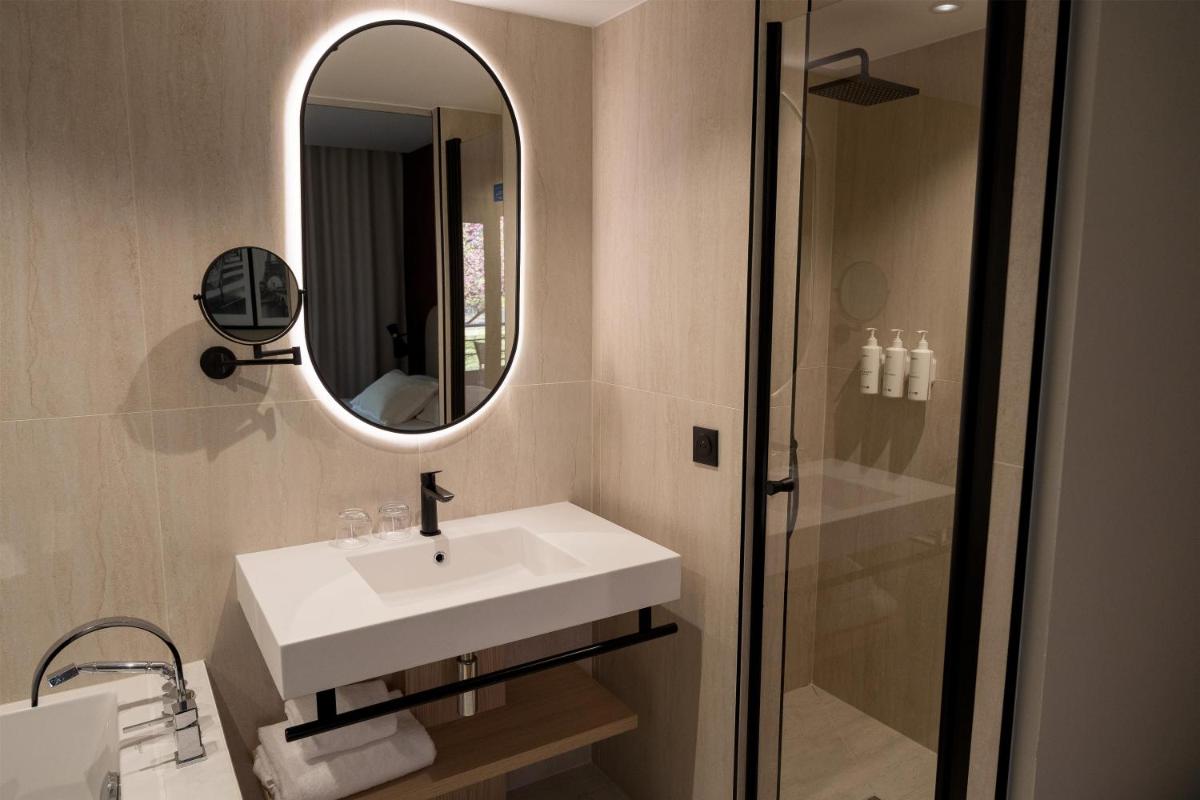 Salle de bains dans l'établissement Le Relais de La Malmaison, a member of Radisson Individuals