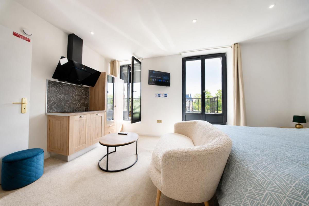 HDG Hôtel Gare de L'Isle Adam Appart's Hotel - Housity