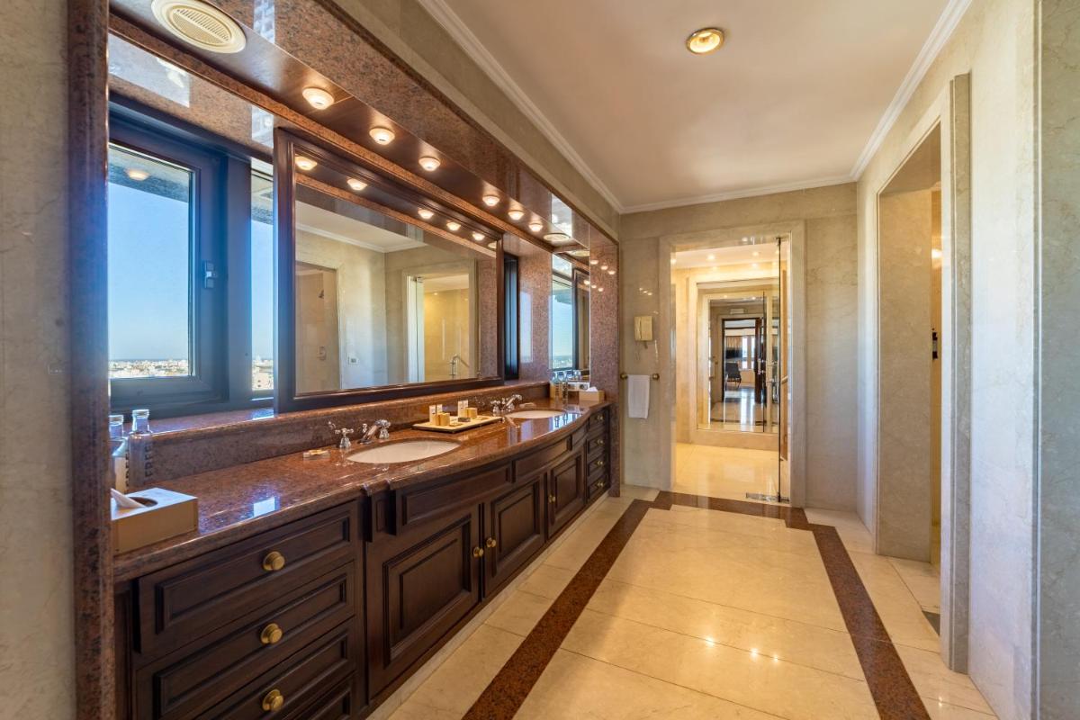 Radisson Montevideo Victoria Plaza Hotel - Hizvo