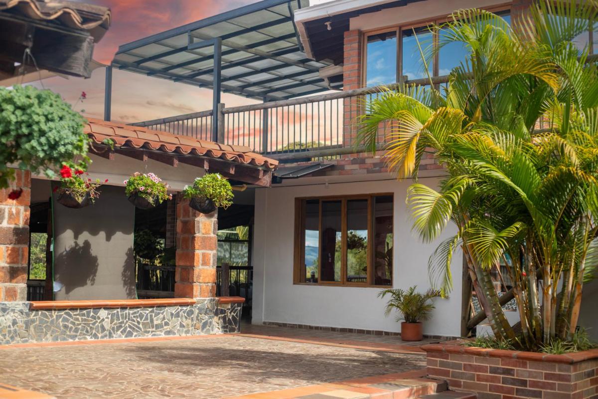 Hotel Estaciones - Housity