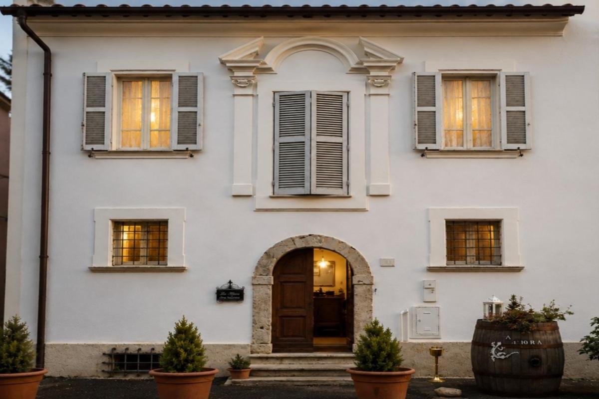 LA MORA Exclusive - Housity