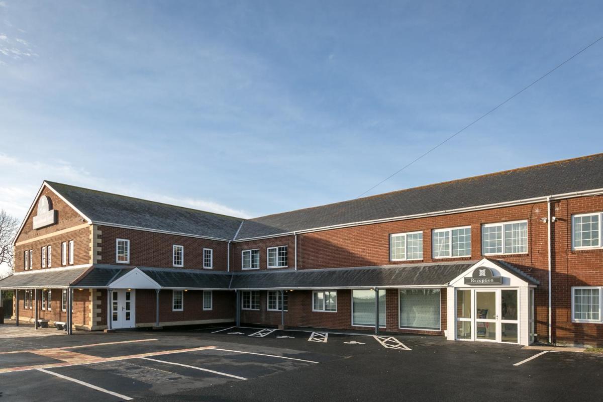 Celtic International Hotel Cardiff Airport - Housity