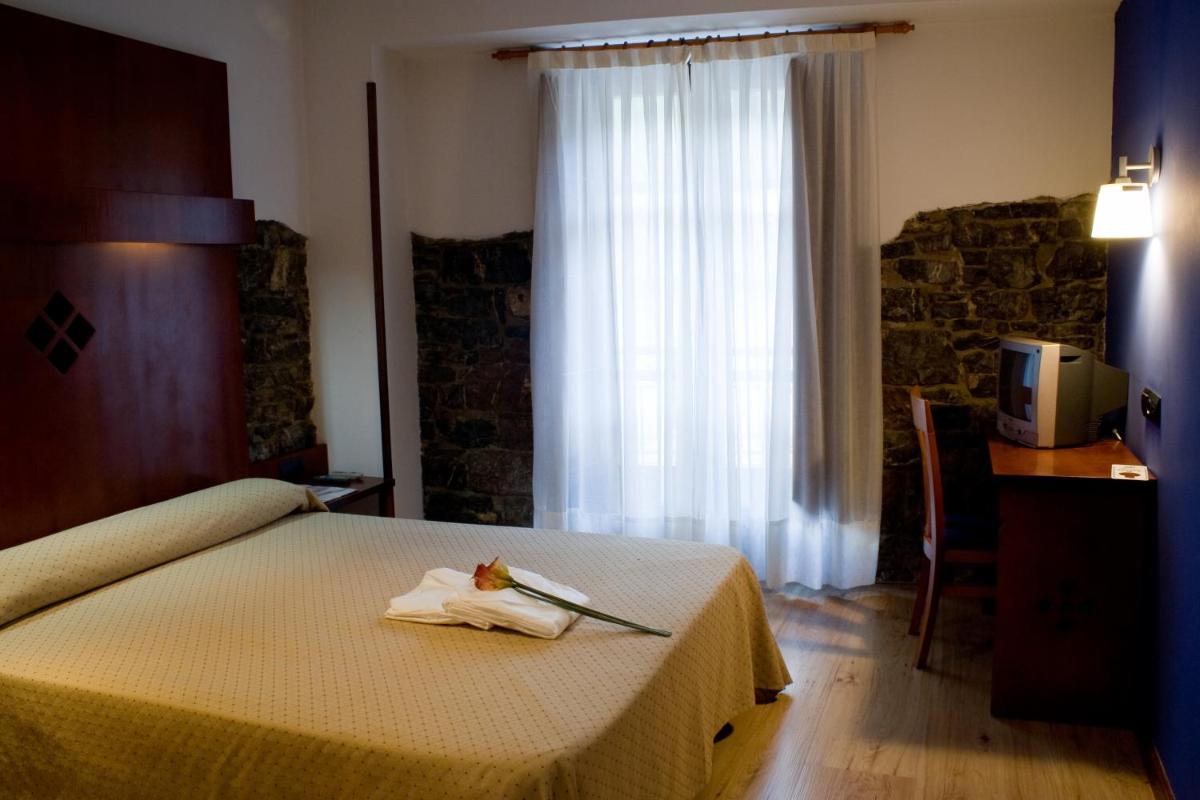 Hotel Torrepalacio - Housity
