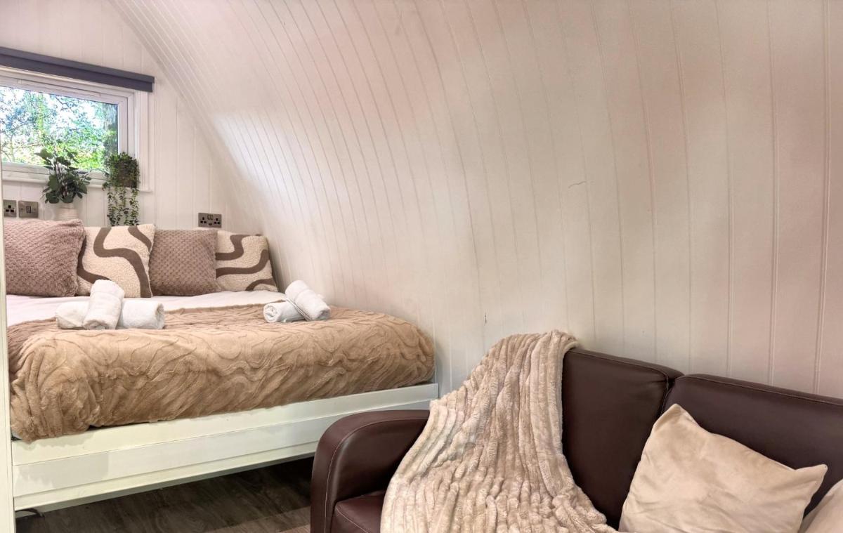 The Pod-Hot Tub-Woodland Lodges-St Clears-Carmarthen - Housity