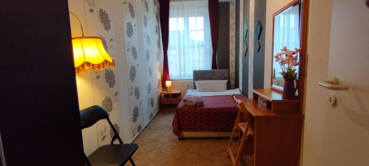 Große Wohnung in dritter Etage mit Terrasse im Altstadtzentrum - Ferienwohnung Chiplakoff - Housity