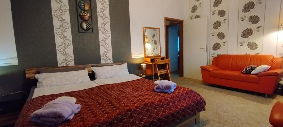 Große Wohnung in dritter Etage mit Terrasse im Altstadtzentrum - Ferienwohnung Chiplakoff - Housity
