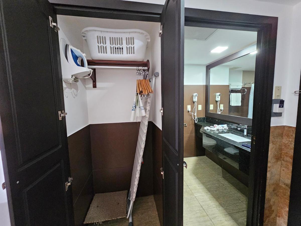 Beverly Hills: Hotel and Business - Housity