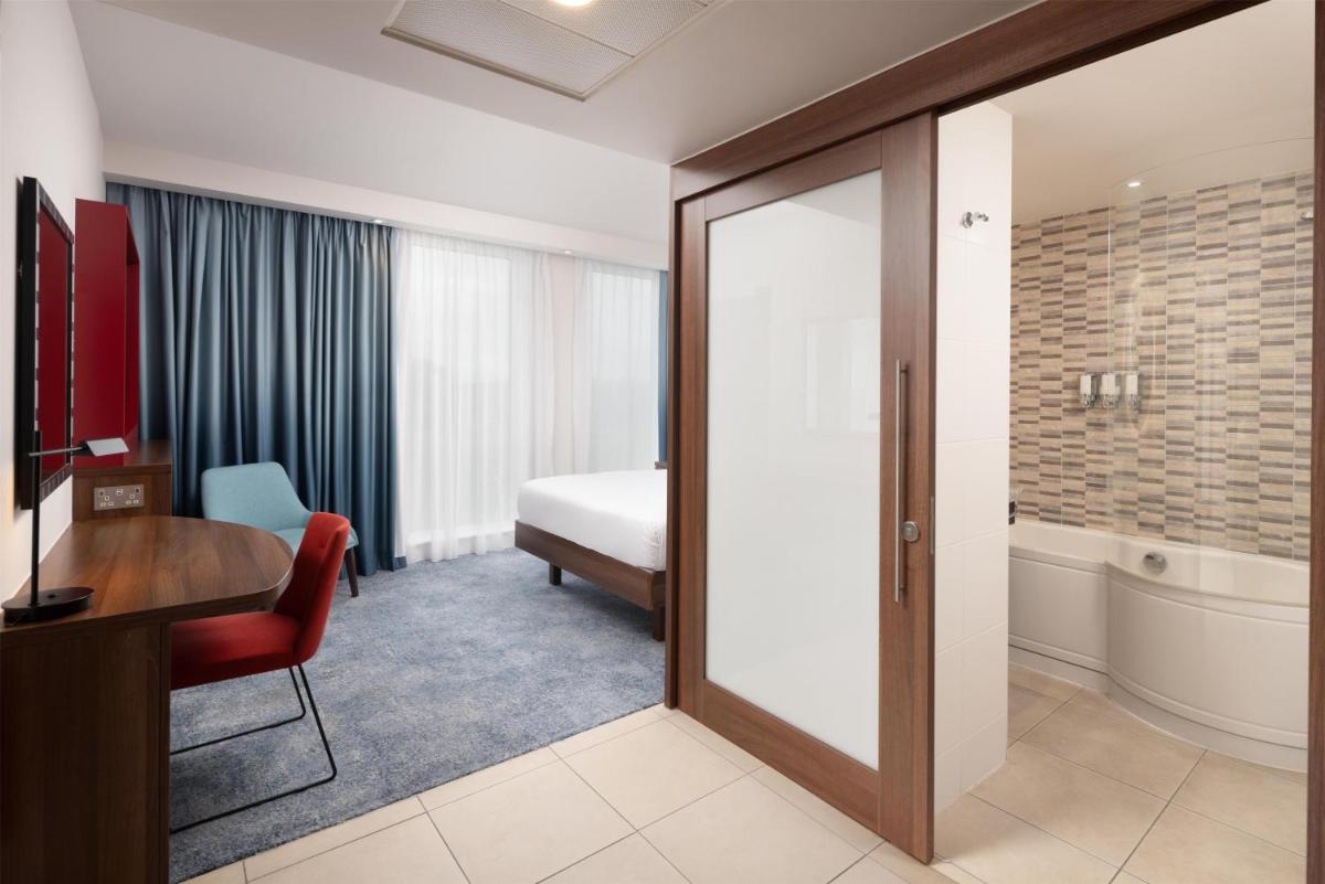 Hampton By Hilton London Stansted Airport - Housity