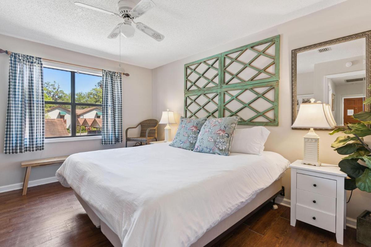 Harbour Oaks, Unit 420 - Housity