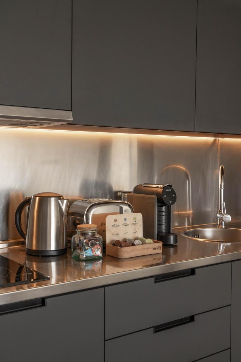 A cozinha ou kitchenette de Memmo Baleeira - Design Hotels