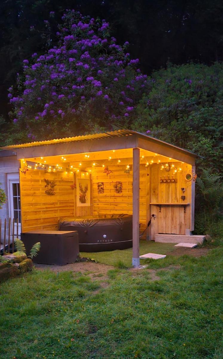 Ker Adèle, longère cosy au cœur d'un bois - Housity