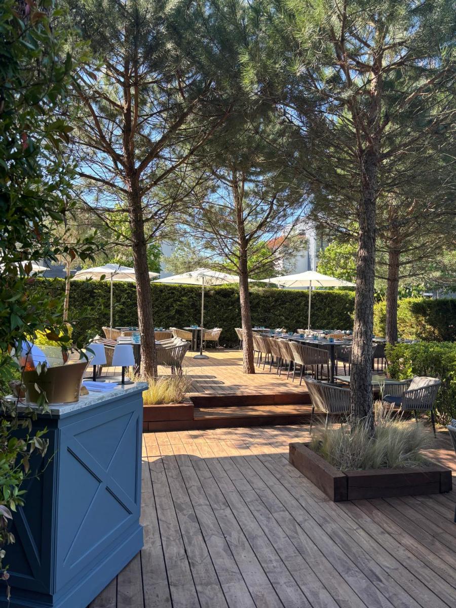 Jardin de l'établissement Renaissance Paris Hippodrome de St. Cloud Hotel