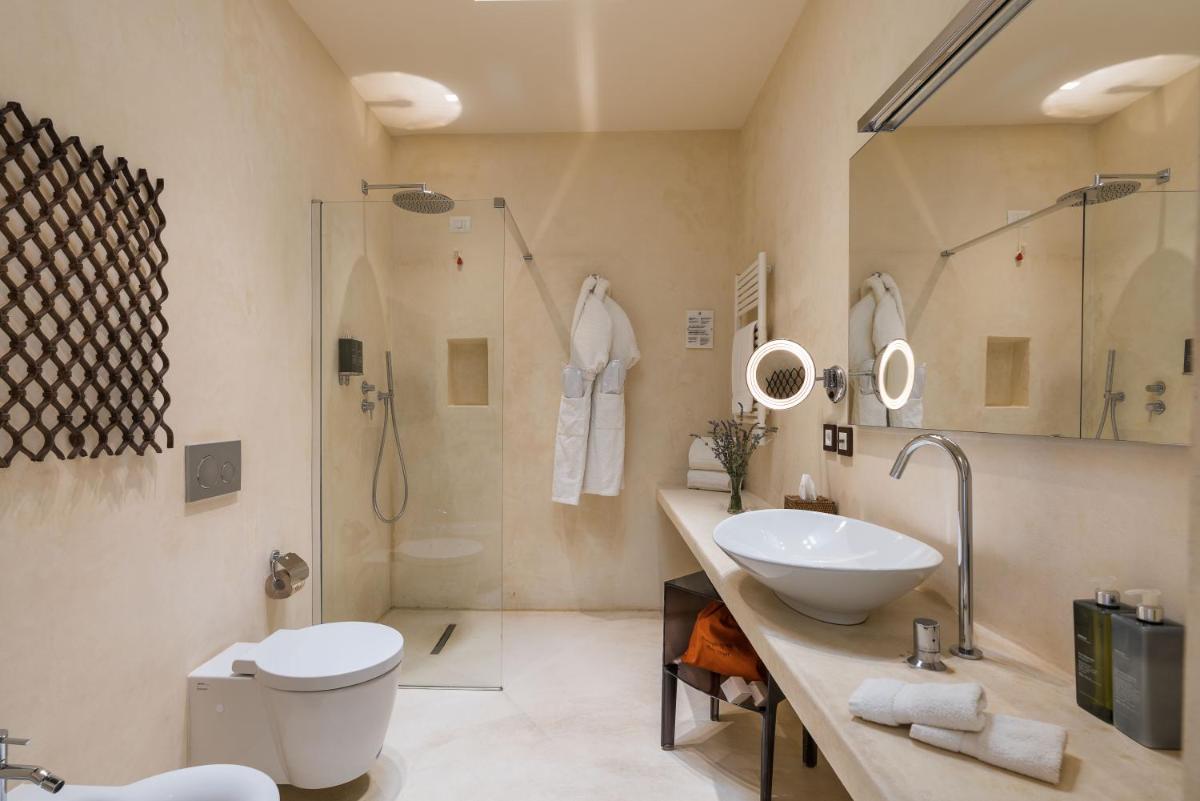 Monaci delle Terre Nere - Housity