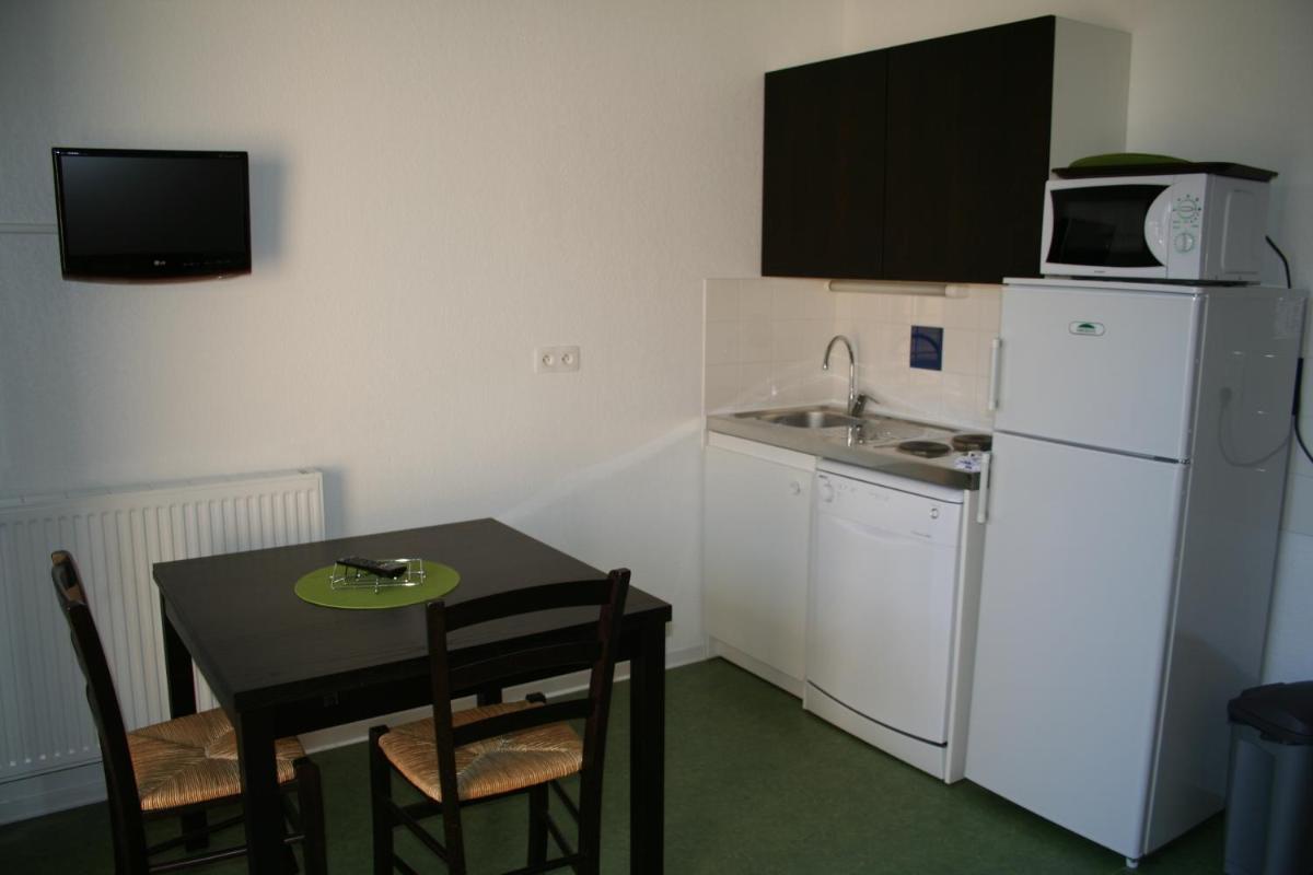 Cuisine ou kitchenette dans l'établissement Adrechas Mercantour