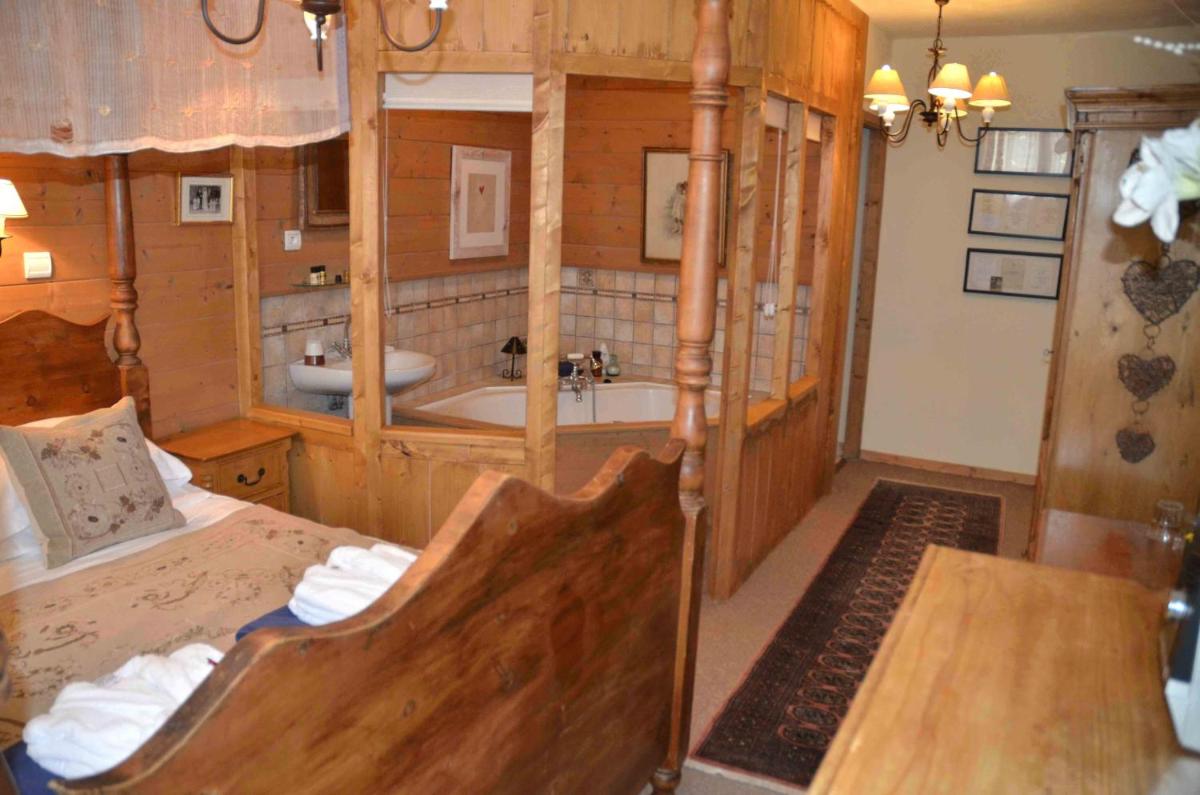 Salle de bains dans l'établissement Hôtel et Chalet Au Coin Du Feu Chilly Powder