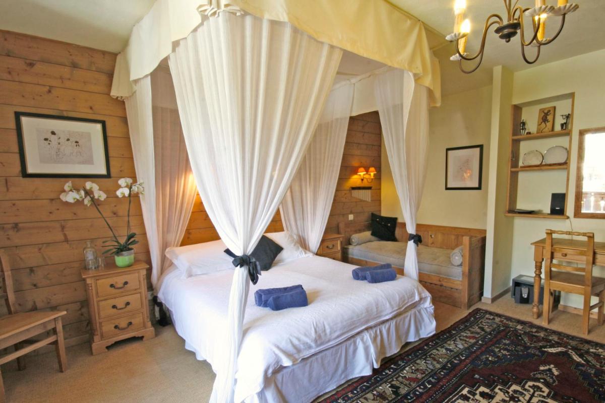 Un ou plusieurs lits dans un hébergement de l'établissement Hôtel et Chalet Au Coin Du Feu Chilly Powder