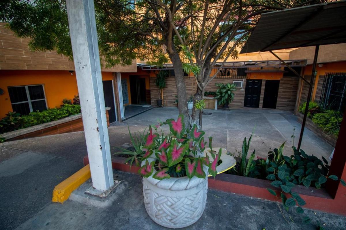 Hotel Santa María - Housity