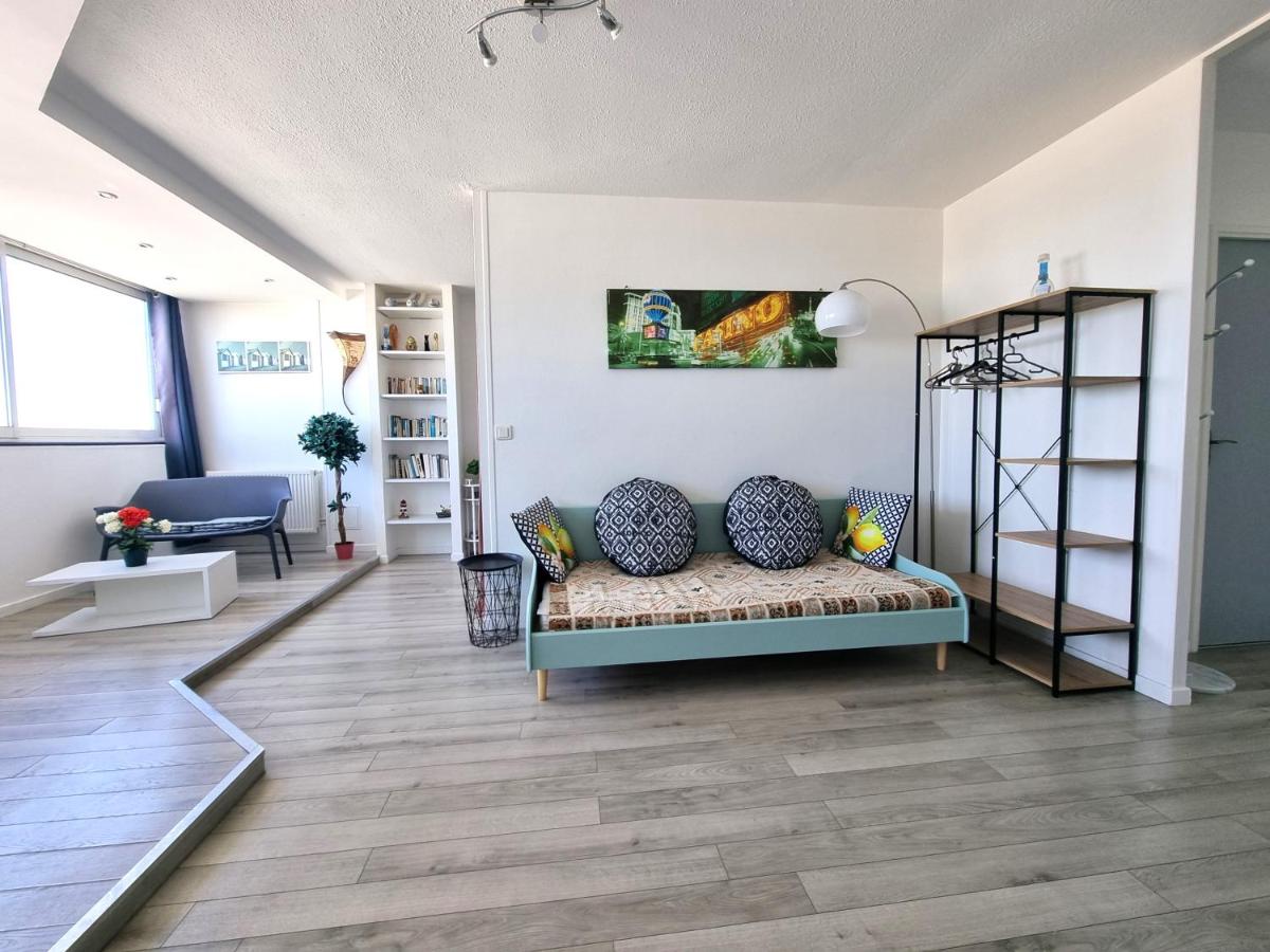 5 appartements indépendants situés à mi-chemin entre le Vieux Port et le Pont de l île de Ré - Housity